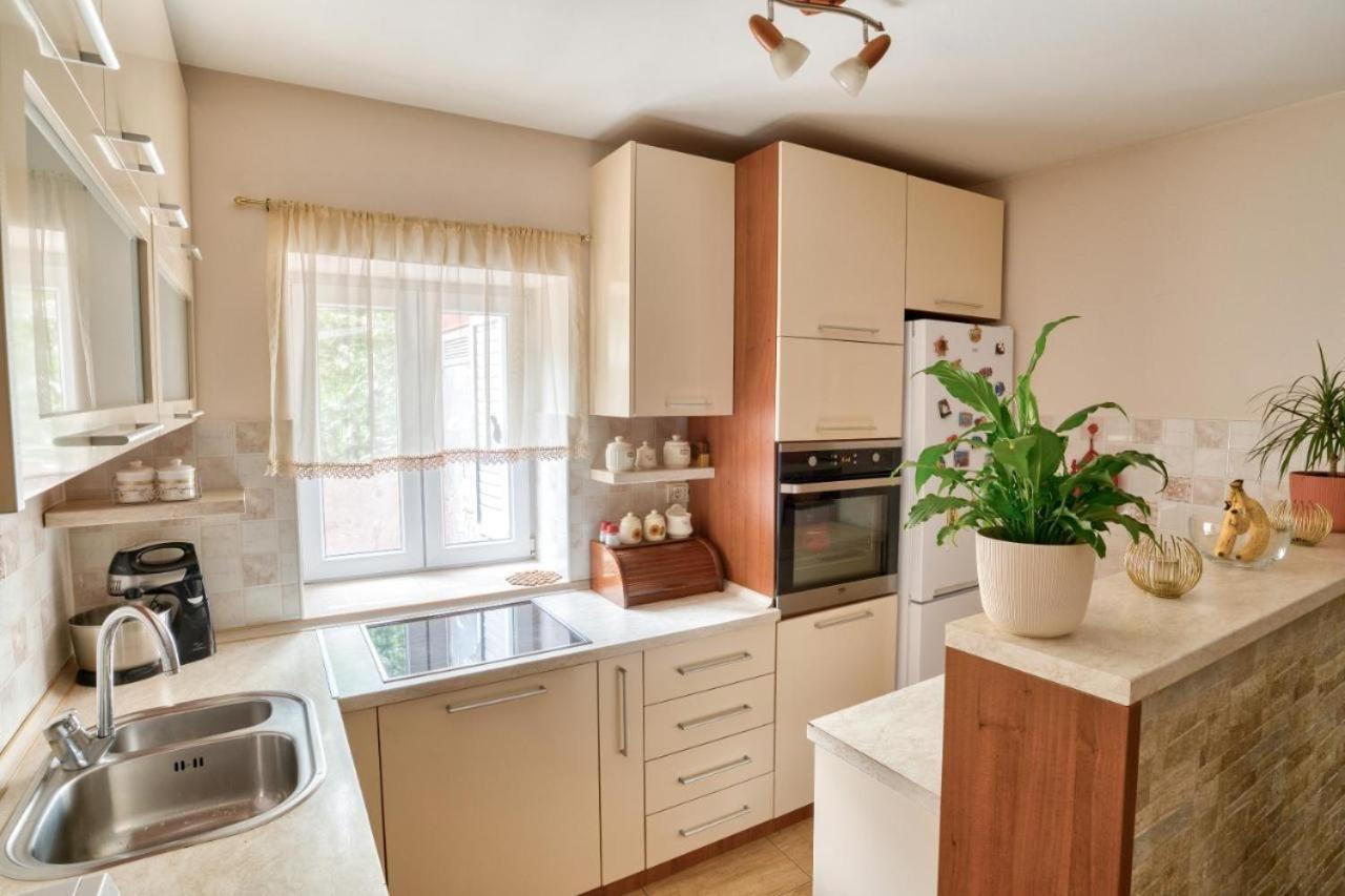 Underhill Royal View Villa โกตอร์ ภายนอก รูปภาพ