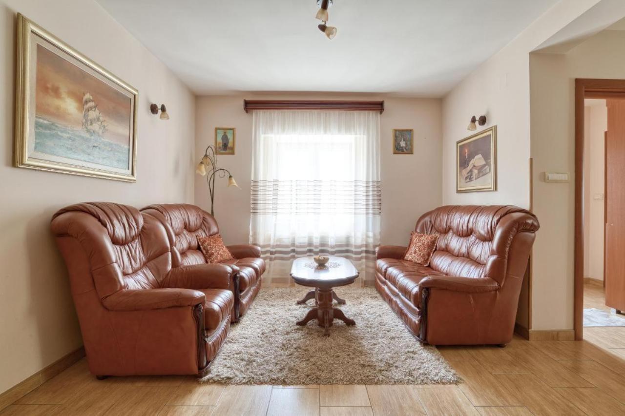 Underhill Royal View Villa โกตอร์ ภายนอก รูปภาพ